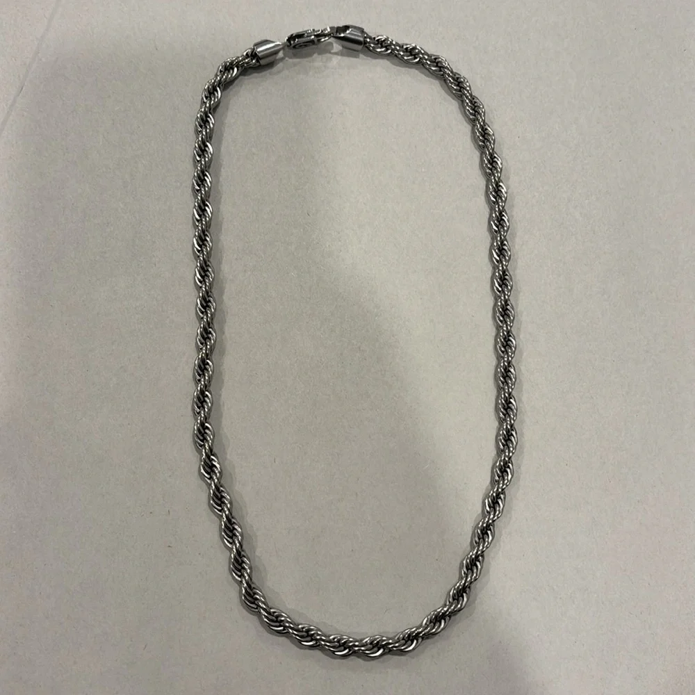 GLD Rope Chain Necklace - Picture 5 of 8